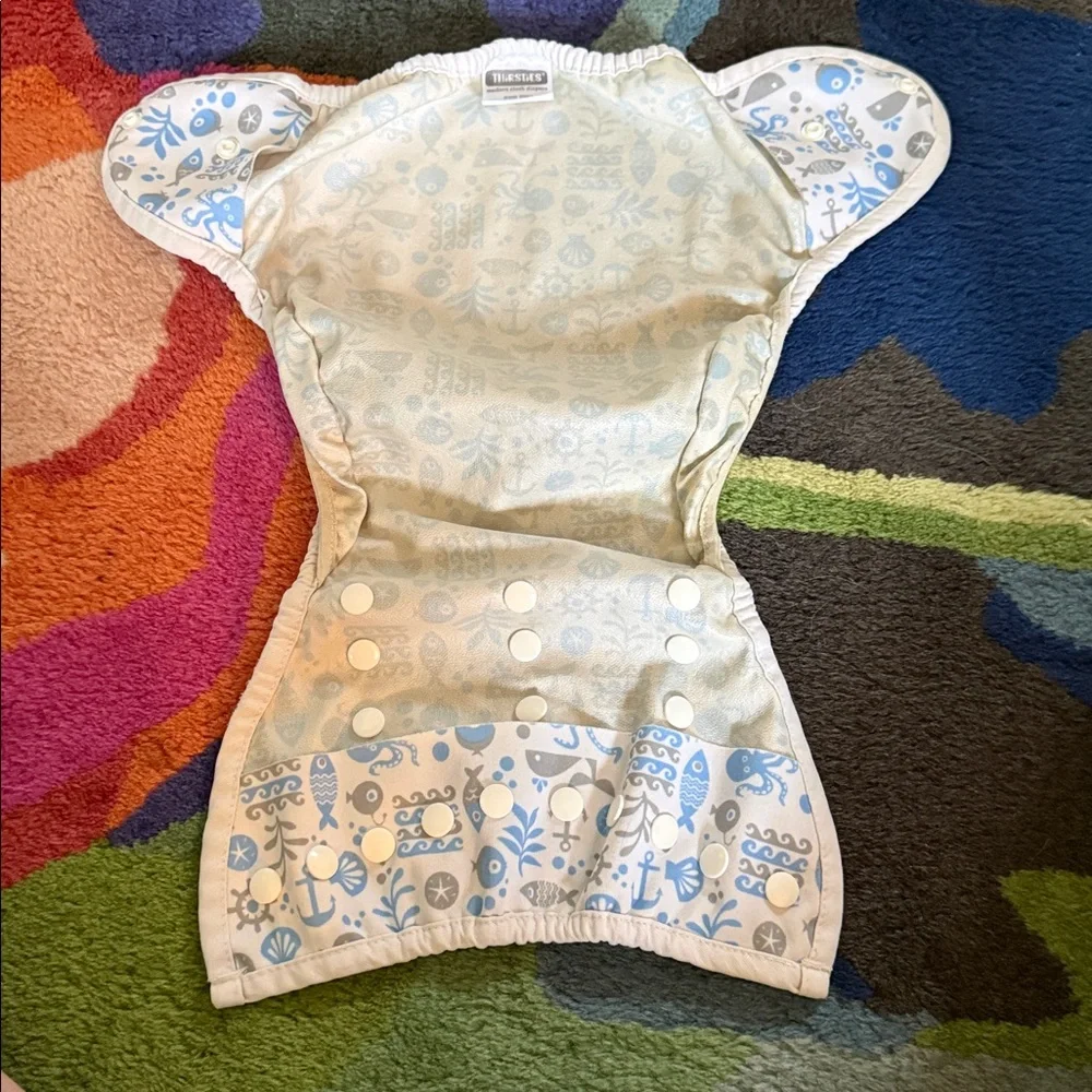 Thirsties diaper cover, GUC, size Two, Snap closure, adjustable snaps